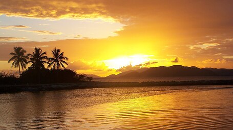 2560px-Awsome_sun_set_in_the_virgin_islands