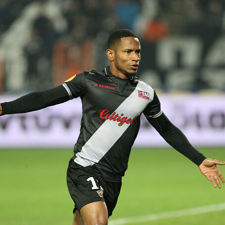 1086363-claudio-beauvue-a-inscrit-un-double-face-au-paok-salonique-jeudi-11-decembre