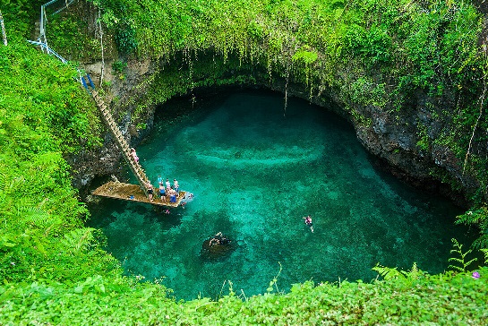 70524893-To-Sua-ocean-trench-in-Upolu-Samoa-South-Pacific-Pacific